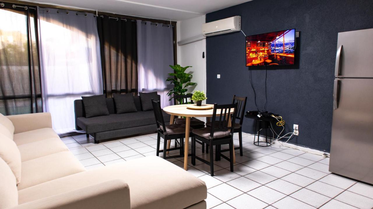 Grey House Apartment Eilat Bagian luar foto