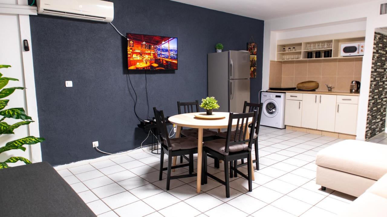 Grey House Apartment Eilat Bagian luar foto