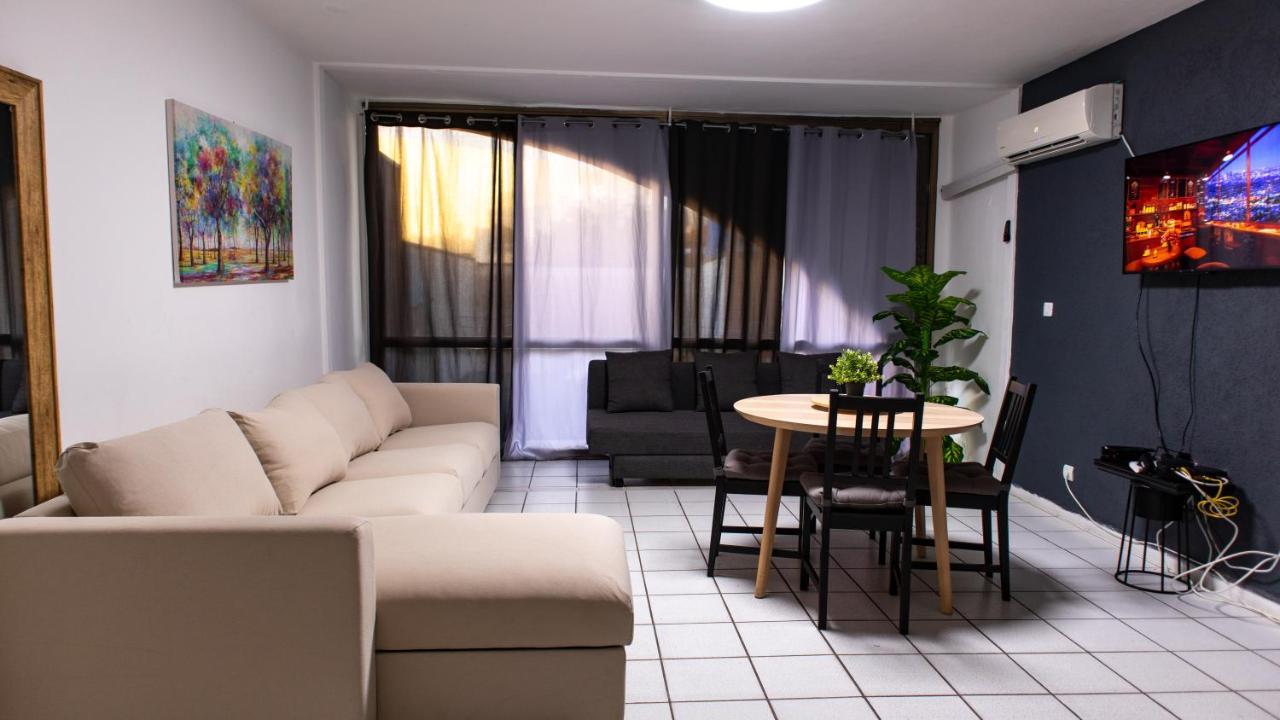 Grey House Apartment Eilat Bagian luar foto