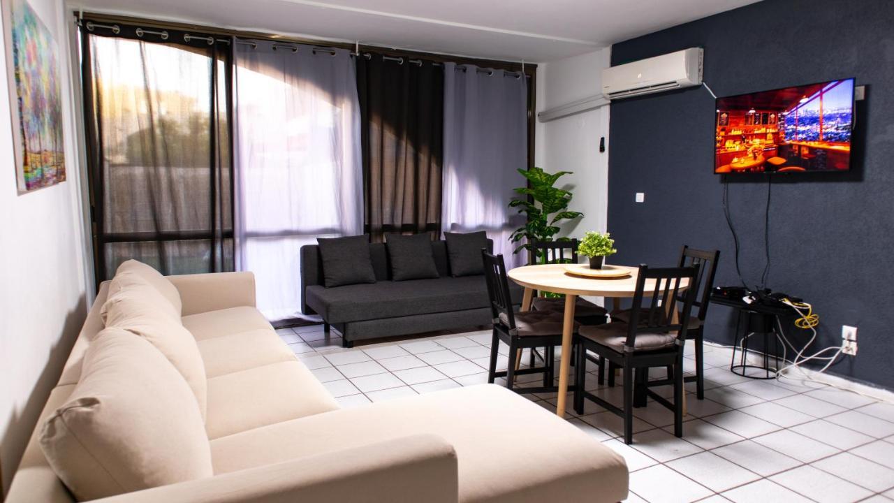 Grey House Apartment Eilat Bagian luar foto